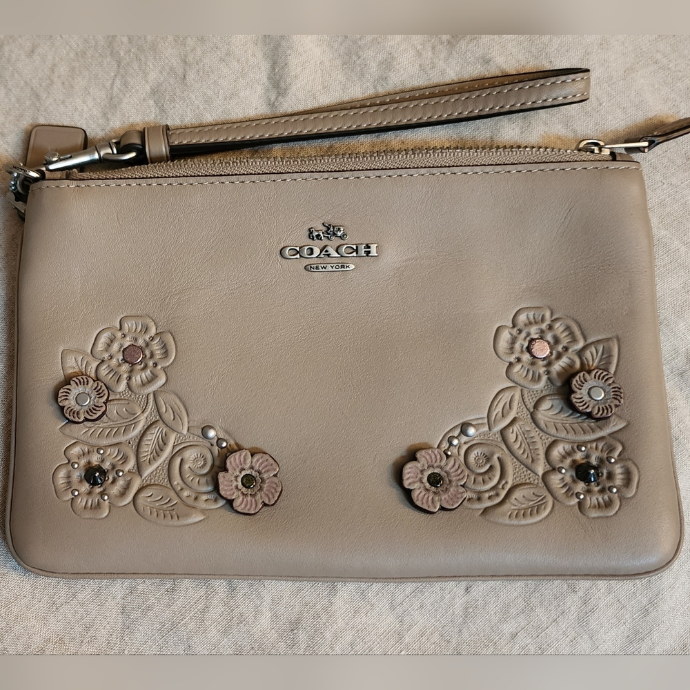 Coach Leather Tea Rose Wristlet Gem